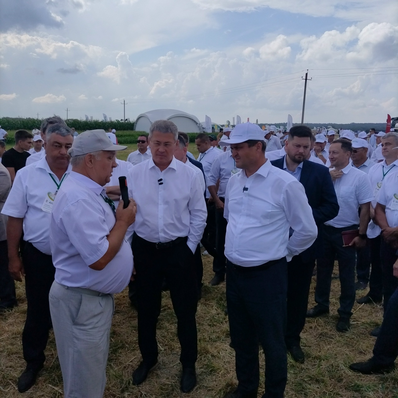 Глава Башкортостана Радий Хабиров принял участие в республиканском научно-практическом семинаре «День поля – 2025»